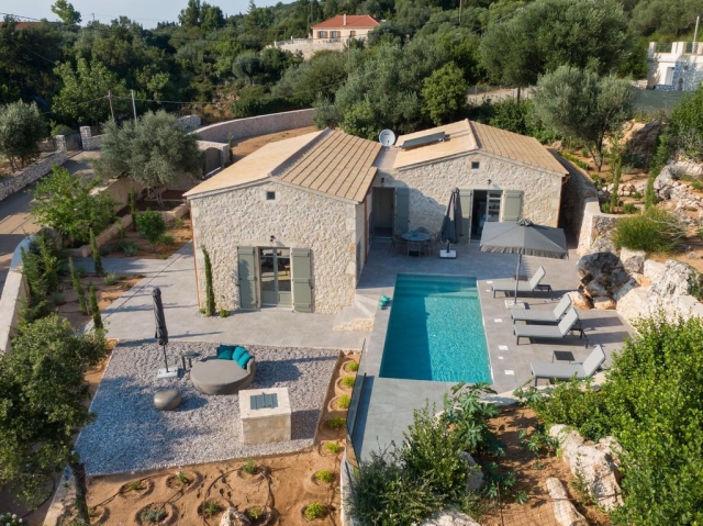 Νέα Τουριστική Επιπλωμένη Κατοικία Με Πισίνα 