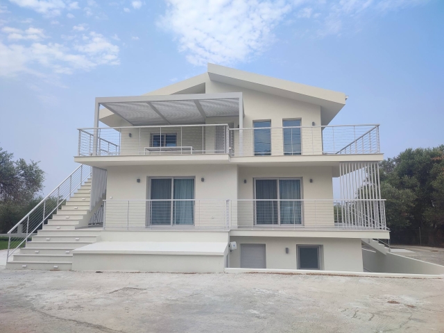 Ανακαινιση τριόροφης οικοδομής