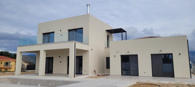 Νέα Διώροφη Κατοικία με Πισίνα