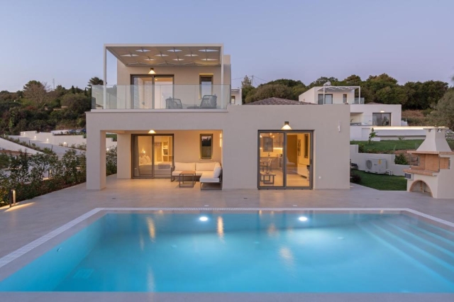 Δυο νέες τουριστικές επιπλωμένες κατοικίες με πισίνες, Villa Erato-Elysian