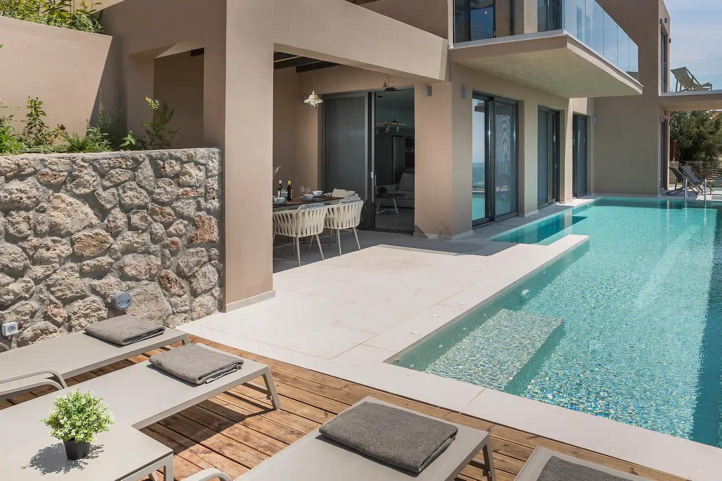 Νέα Τουριστική Επιπλωμένη Κατοικία Με Πισίνα (Prive L Edge)